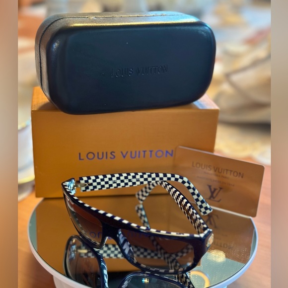 Louis Vuitton Authentic Sunglasses Unisex!!! Like New! - Picture 3 of 13